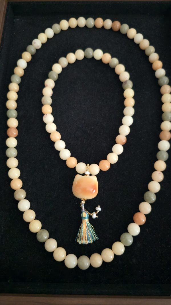 brodhi set2 Honey Jade & Carved Bodhi Cat Necklace